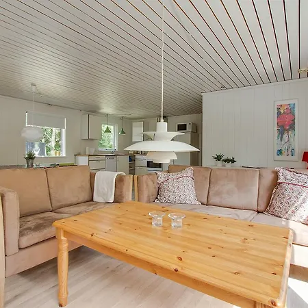 Three-bedroom Holiday In * Hals