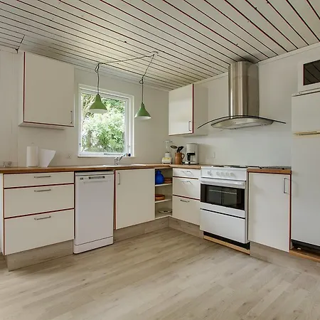 Three-bedroom Holiday In * Hals